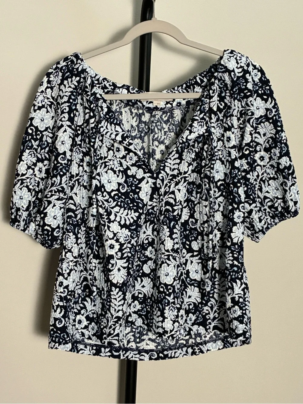 LOFT Navy and White Floral Peasant Top Tie Neckline Relaxed Size Small